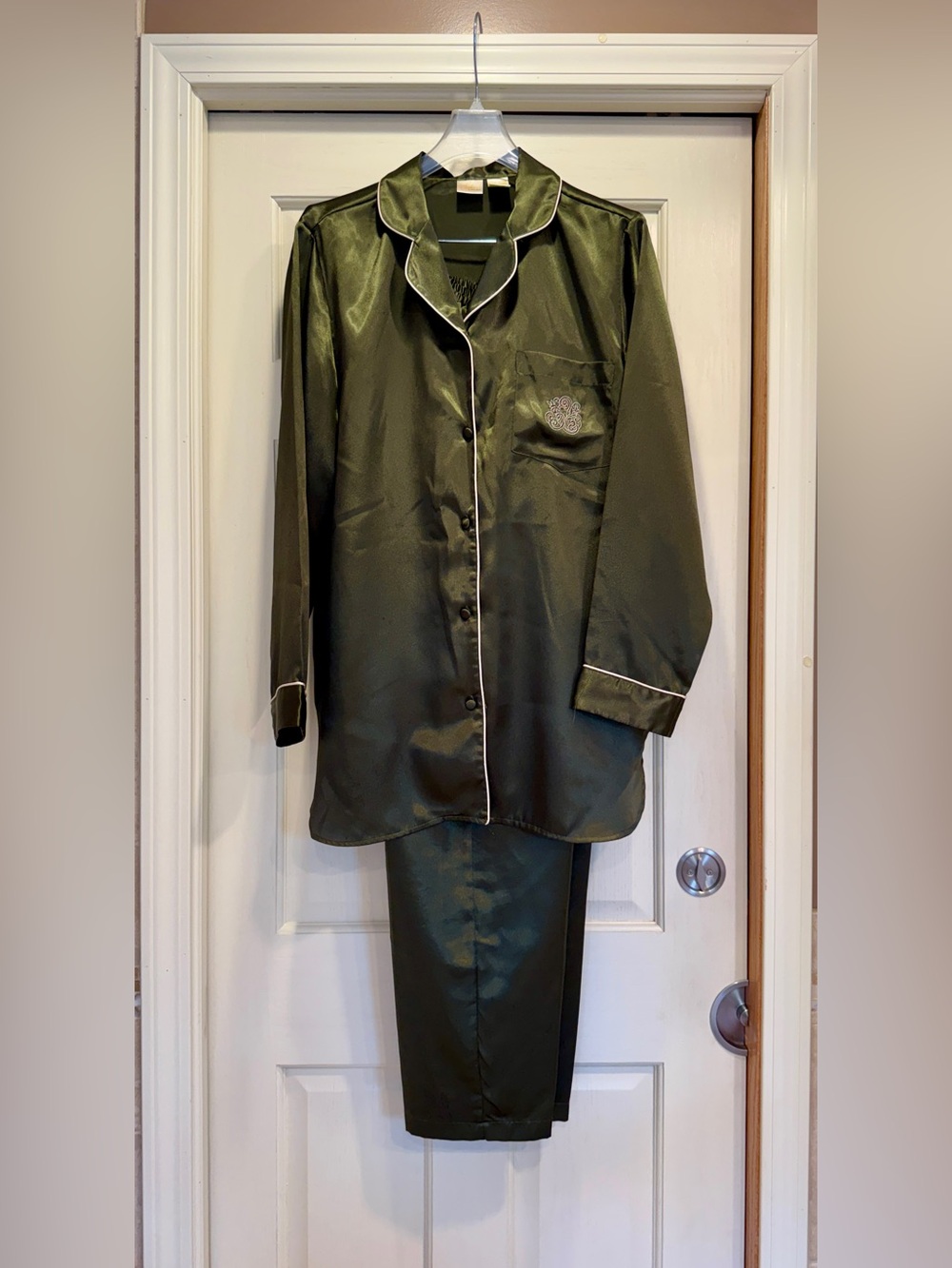 Silky Olive Green Women’s Pajama Set with Contrast Piping
